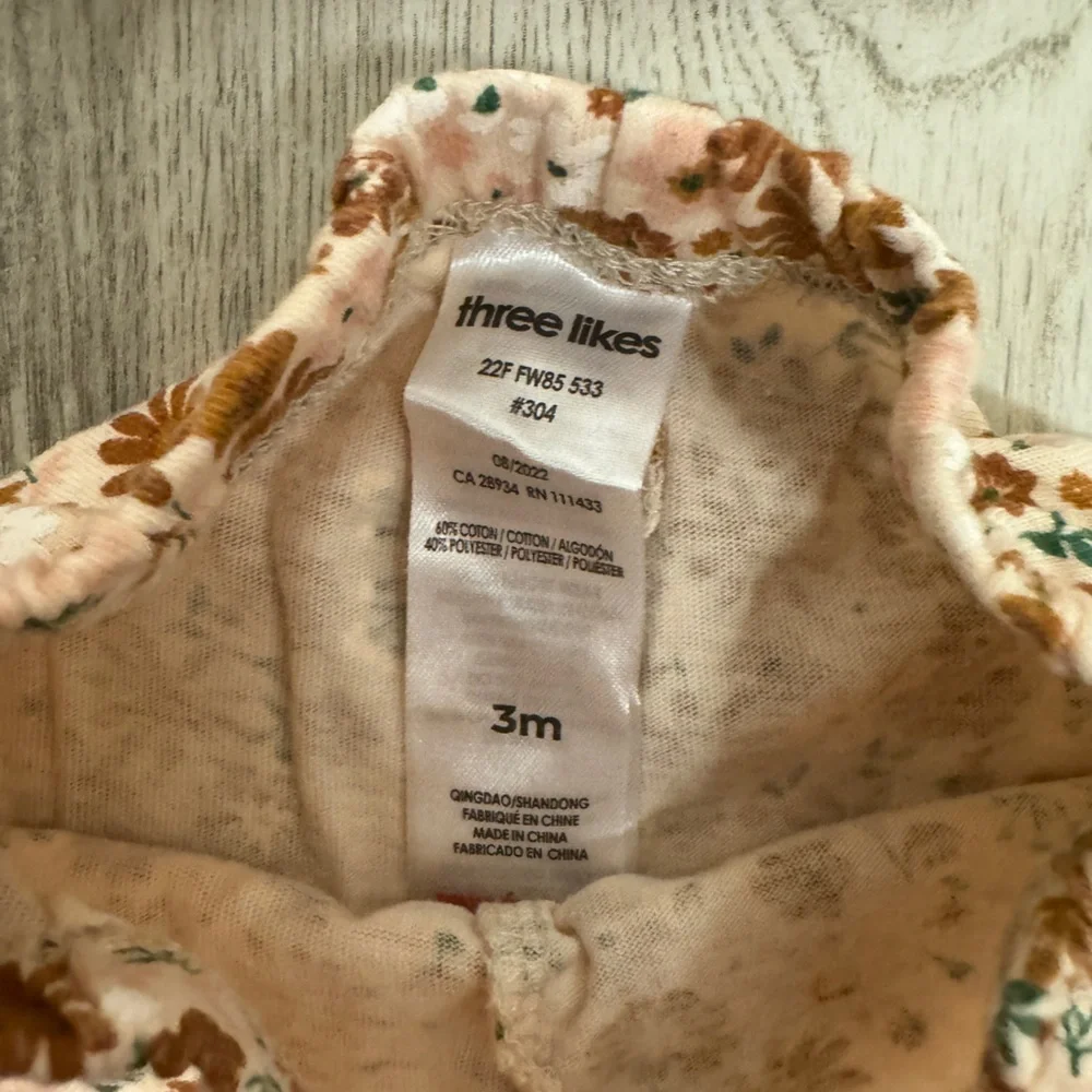 Three Likes 3 month baby girl outfit - Picture 4 of 6